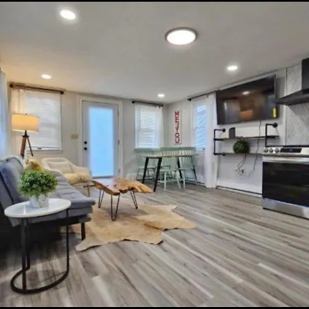 Artisan Cottage Near Historic Revere Beach